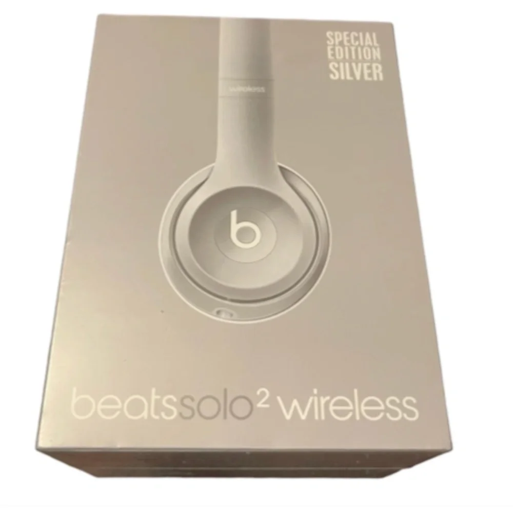 beatsSolo2 Wireless Silver